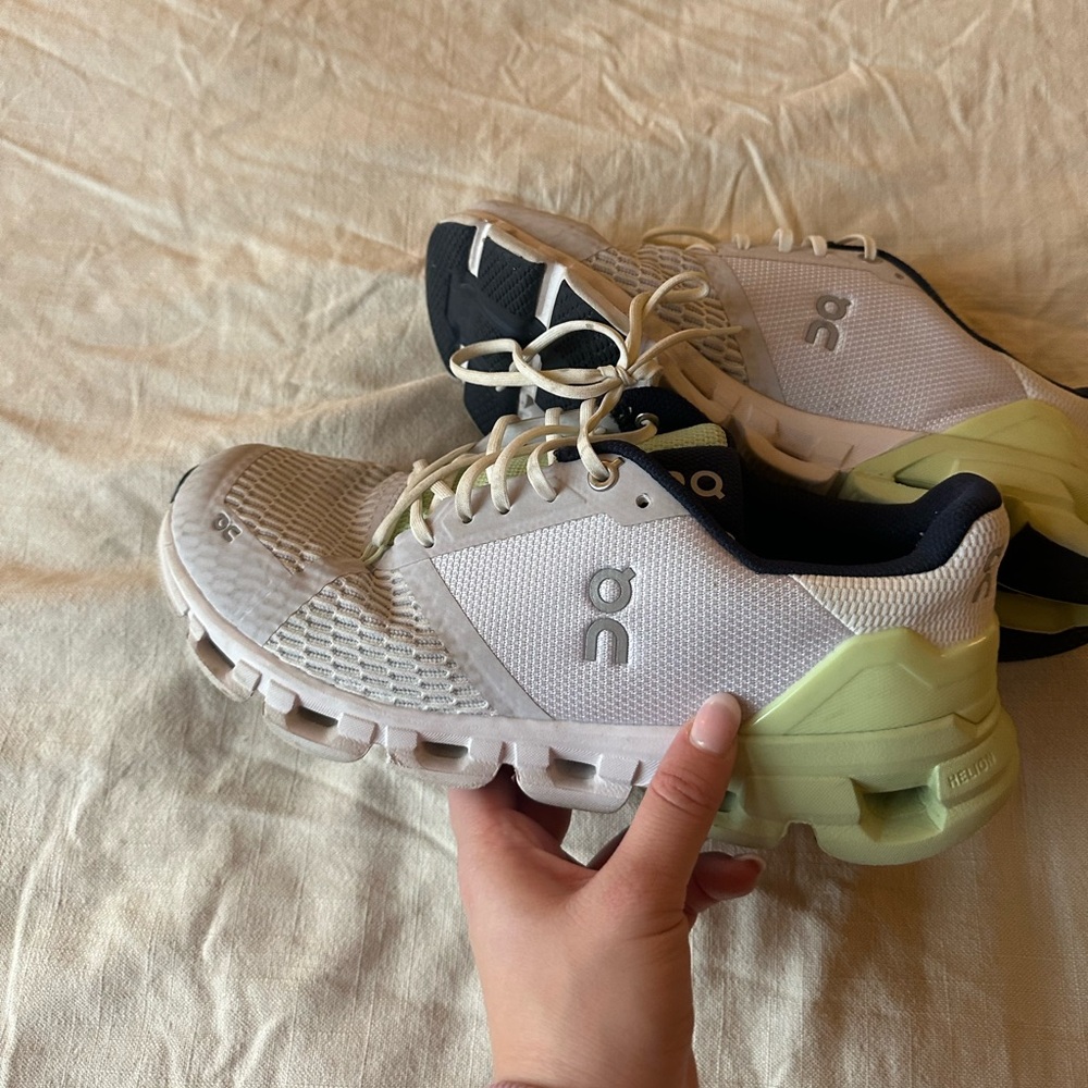 Oncloud tennis shoes